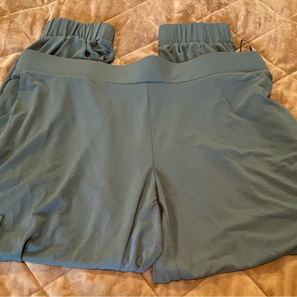Cute stylish joggers!!! Medium Petite!! Never worn!! - Picture 3 of 3